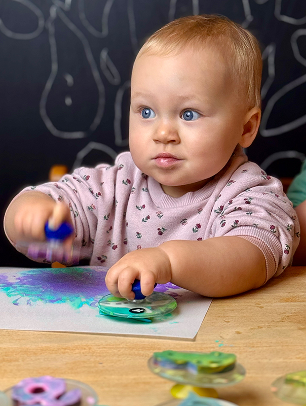 Wir stempeln unsere Laternen! Ahoi TiG! Kindertagespflege Braunschweig Gliesmarode – Krippe, Tagesmutter Nicole Appel Wir Tageskinder stempeln Laternen! Ahoi TiG! Kindertagespflege in Braunschweig Nicole Appel – Kindertagespflege, Krippe und Tagesmutter für Braunschweig Gliesmarode, Querum, Riddagshausen, Östliches Ringgebiet, Volkmarode, Bienrode, Waggum, Hondelage, Schuntersiedlung, Kralenriede, Dibbesdorf, Schwarzer Berg, Siegfriedviertel, Nordstadt und Schapen