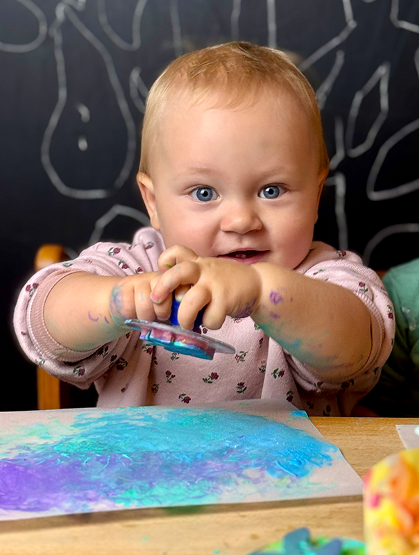Wir stempeln unsere Laternen! Ahoi TiG! Kindertagespflege Braunschweig Gliesmarode – Krippe, Tagesmutter Nicole Appel Wir Tageskinder stempeln Laternen! Ahoi TiG! Kindertagespflege in Braunschweig Nicole Appel – Kindertagespflege, Krippe und Tagesmutter für Braunschweig Gliesmarode, Querum, Riddagshausen, Östliches Ringgebiet, Volkmarode, Bienrode, Waggum, Hondelage, Schuntersiedlung, Kralenriede, Dibbesdorf, Schwarzer Berg, Siegfriedviertel, Nordstadt und Schapen