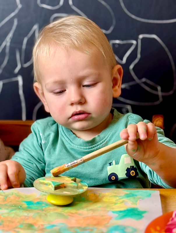 Wir stempeln unsere Laternen! Ahoi TiG! Kindertagespflege Braunschweig Gliesmarode – Krippe, Tagesmutter Nicole Appel Wir Tageskinder stempeln Laternen! Ahoi TiG! Kindertagespflege in Braunschweig Nicole Appel – Kindertagespflege, Krippe und Tagesmutter für Braunschweig Gliesmarode, Querum, Riddagshausen, Östliches Ringgebiet, Volkmarode, Bienrode, Waggum, Hondelage, Schuntersiedlung, Kralenriede, Dibbesdorf, Schwarzer Berg, Siegfriedviertel, Nordstadt und Schapen