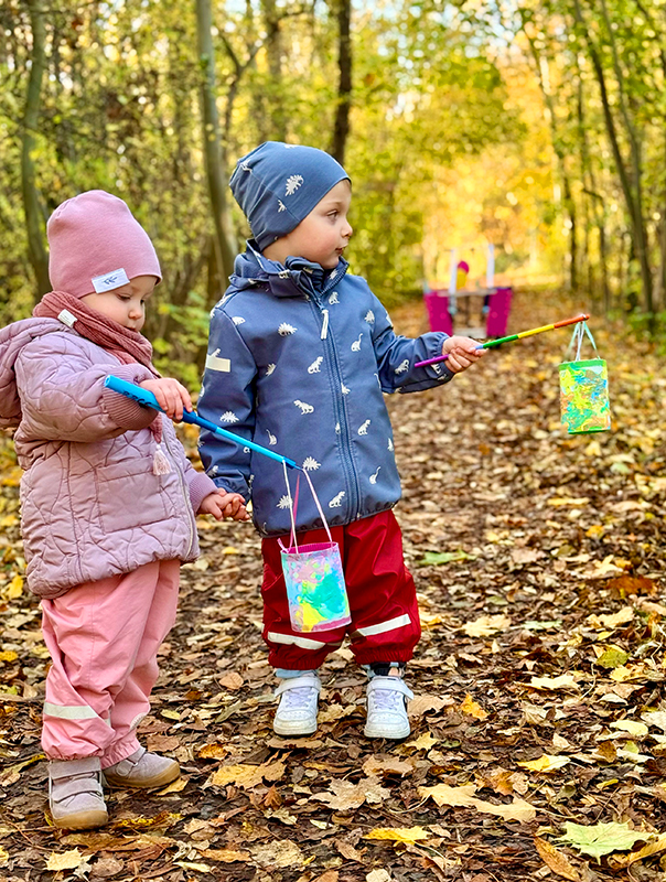 Wir gehen Laterne! Ahoi TiG! Kindertagespflege Braunschweig Gliesmarode – Krippe, Tagesmutter Nicole Appel Ahoi TiG! Kindertagespflege in Braunschweig Nicole Appel – Kindertagespflege, Krippe und Tagesmutter für Braunschweig Gliesmarode, Querum, Riddagshausen, Östliches Ringgebiet, Volkmarode, Bienrode, Waggum, Hondelage, Schuntersiedlung, Kralenriede, Dibbesdorf, Schwarzer Berg, Siegfriedviertel, Nordstadt und Schapen