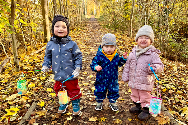 Wir gehen Laterne! Ahoi TiG! Kindertagespflege Braunschweig Gliesmarode – Krippe, Tagesmutter Nicole Appel Wir gehen Laterne! Ahoi TiG! Kindertagespflege in Braunschweig Nicole Appel – Kindertagespflege, Krippe und Tagesmutter für Braunschweig Gliesmarode, Querum, Riddagshausen, Östliches Ringgebiet, Volkmarode, Bienrode, Waggum, Hondelage, Schuntersiedlung, Kralenriede, Dibbesdorf, Schwarzer Berg, Siegfriedviertel, Nordstadt und Schapen