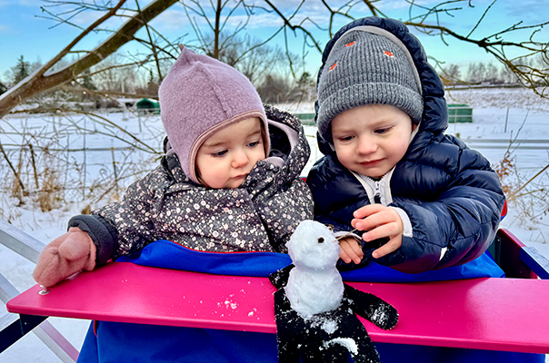 Bei Ahoi TiG! bauen wir Tageskinder heute Schneemänner! Kindertagespflege in Braunschweig Nicole Appel – Kindertagespflege, Krippe und Tagesmutter für Braunschweig Gliesmarode, Querum, Riddagshausen, Östliches Ringgebiet, Volkmarode, Bienrode, Waggum, Hondelage, Schuntersiedlung, Kralenriede, Dibbesdorf, Schwarzer Berg, Siegfriedviertel, Nordstadt und Schapen