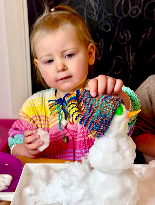 Schnee? Geht überall! Bei Ahoi TiG! heißt es heute Ahoi Schnee! Kindertagespflege in Braunschweig Nicole Appel – Kindertagespflege, Krippe und Tagesmutter für Braunschweig Gliesmarode, Querum, Riddagshausen, Östliches Ringgebiet, Volkmarode, Bienrode, Waggum, Hondelage, Schuntersiedlung, Kralenriede, Dibbesdorf, Schwarzer Berg, Siegfriedviertel, Nordstadt und Schapen, Kitafinder