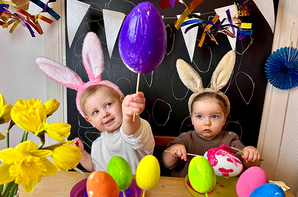 Bei Ahoi TiG! bemalen wir heute Ostereier kunterbunt – Ahoi Osterhase! Kindertagespflege in Braunschweig Nicole Appel – Kindertagespflege, Krippe und Tagesmutter für Braunschweig Gliesmarode, Querum, Riddagshausen, Östliches Ringgebiet, Volkmarode, Bienrode, Waggum, Hondelage, Schuntersiedlung, Kralenriede, Dibbesdorf, Schwarzer Berg, Siegfriedviertel, Nordstadt und Schapen, Kitafinder