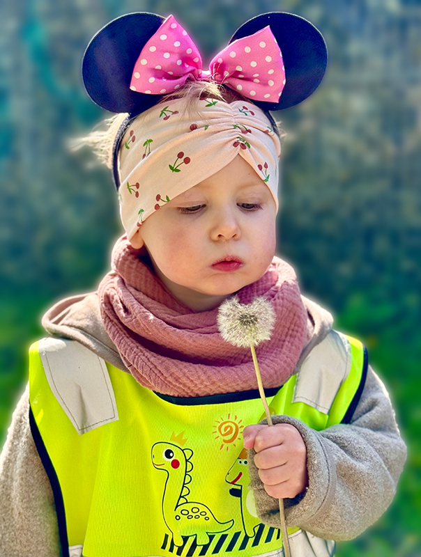Eins, Zwei, Puuusten! Pusteblumen und Seifenblasen. Ahoi TiG! Kindertagespflege Braunschweig Gliesmarode – Krippe, Tagesmutter Nicole Appel Eins, Zwei, Puuusten! Bei Ahoi TiG! sind wir mit Pusteblumen und Seifenblasen draußen unterwegs! Kindertagespflege in Braunschweig Nicole Appel – Kindertagespflege, Krippe und Tagesmutter für Braunschweig Gliesmarode, Querum, Riddagshausen, Östliches Ringgebiet, Volkmarode, Bienrode, Waggum, Hondelage, Schuntersiedlung, Kralenriede, Dibbesdorf, Schwarzer Berg, Siegfriedviertel, Nordstadt und Schapen, Kitafinder