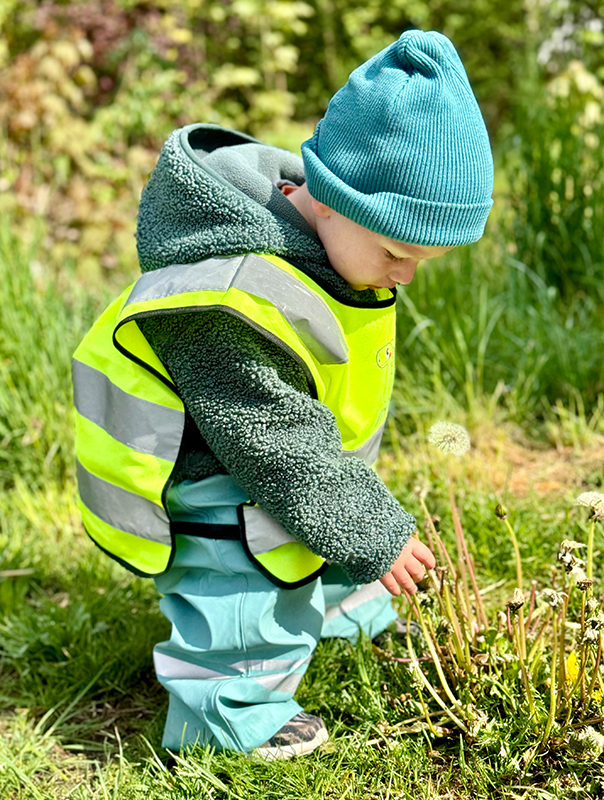 Eins, Zwei, Puuusten! Pusteblumen und Seifenblasen. Ahoi TiG! Kindertagespflege Braunschweig Gliesmarode – Krippe, Tagesmutter Nicole Appel Bei Ahoi TiG! sind wir mit Pusteblumen und Seifenblasen draußen unterwegs! Kindertagespflege in Braunschweig Nicole Appel – Kindertagespflege, Krippe und Tagesmutter für Braunschweig Gliesmarode, Querum, Riddagshausen, Östliches Ringgebiet, Volkmarode, Bienrode, Waggum, Hondelage, Schuntersiedlung, Kralenriede, Dibbesdorf, Schwarzer Berg, Siegfriedviertel, Nordstadt und Schapen, Kitafinder