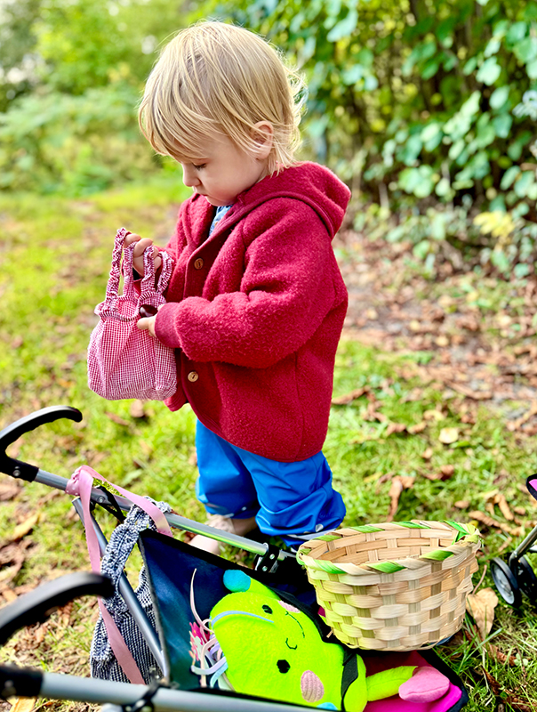 Ahoi Kastanien! Kastaniensammeln im Herbst. Ahoi TiG! Kindertagespflege Braunschweig Gliesmarode – Krippe, Tagesmutter Nicole Appel Ahoi Kastanien! Bei Ahoi TiG! sind wir draußen unterwegs und sammeln Kastanien! Kindertagespflege in Braunschweig Nicole Appel – Kindertagespflege, Krippe und Tagesmutter für Braunschweig Gliesmarode, Querum, Riddagshausen, Östliches Ringgebiet, Volkmarode, Bienrode, Waggum, Hondelage, Schuntersiedlung, Kralenriede, Dibbesdorf, Schwarzer Berg, Siegfriedviertel, Nordstadt und Schapen, Kitafinder